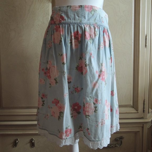 SOLD!!!  Blue Floral Knee Length Waisted Skirt Size 0/2 - Picture 1 of 4